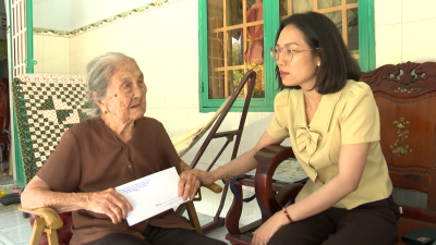 Chơn Thành: thăm, tặng quà mẹ Việt Nam anh hùng và người có công tiêu biểu
