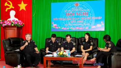 Hải quan Chơn Thành đối thoại với doanh nghiệp Bình Phước
