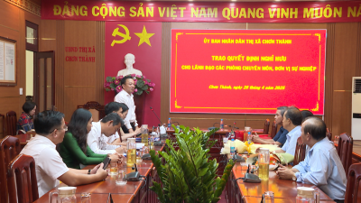 Chơn Thành: trao quyết định nghỉ hưu cho lãnh đạo các phòng chuyên môn, đơn vị sự nghiệp