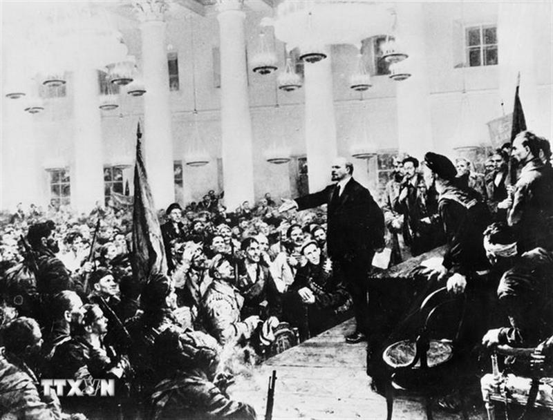 02 55 ngay sinh cua VL Lenin tham nhuan bai hoc tha it ma tot