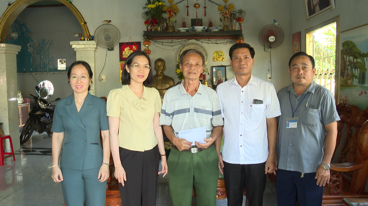 05 chon thanh tham tang qua gia dinh chinh sach tieu bieu