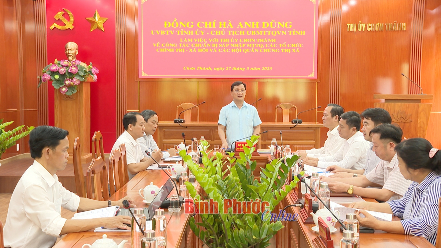 01 chu tich ubmttqvn tinh ha anh dung lam viec voi thi uy chon thanh