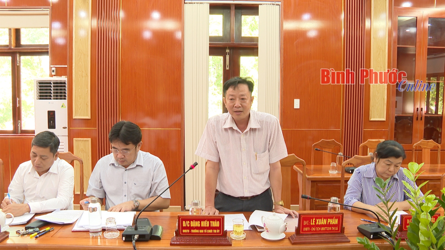 02 chu tich ubmttqvn tinh ha anh dung lam viec voi thi uy chon thanh