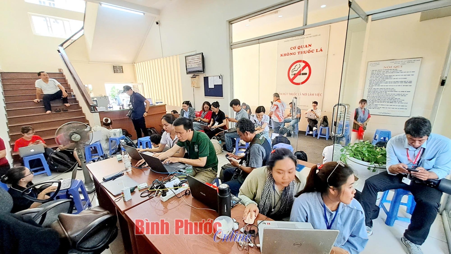 08 nhung chien si tham lang sau ong kinh ngay hoi non song