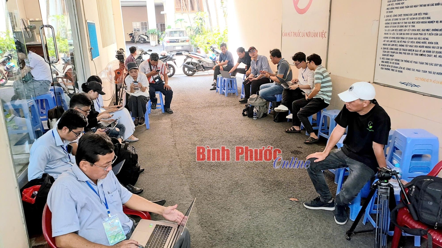 09 nhung chien si tham lang sau ong kinh ngay hoi non song