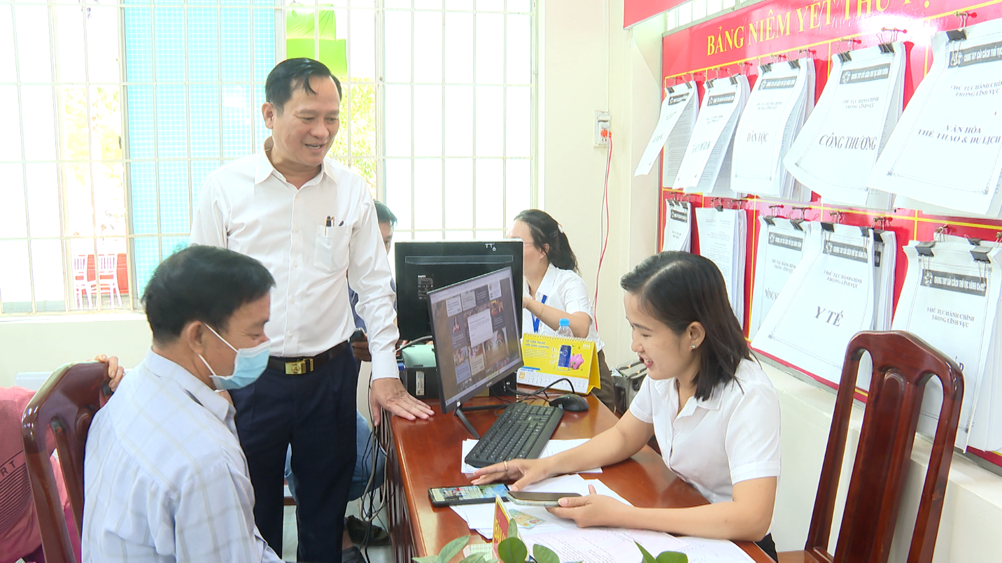 01 bi thu thi uy chon thanh kiem tra hoat dong trung tam phuc vu hanh chinh cong