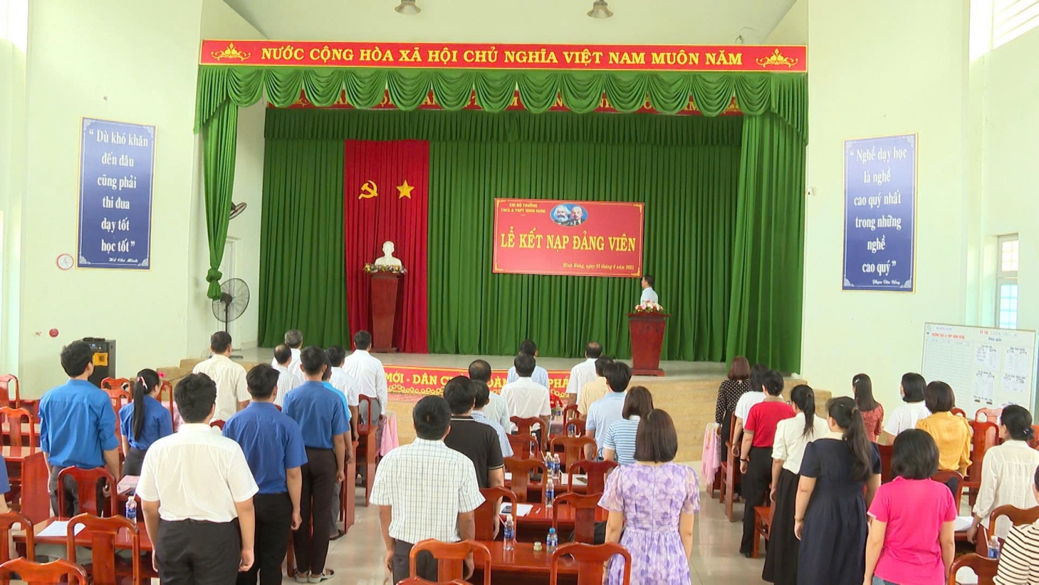 01 chon thanh co them 1 hoc sinh uu tu ket nap dang