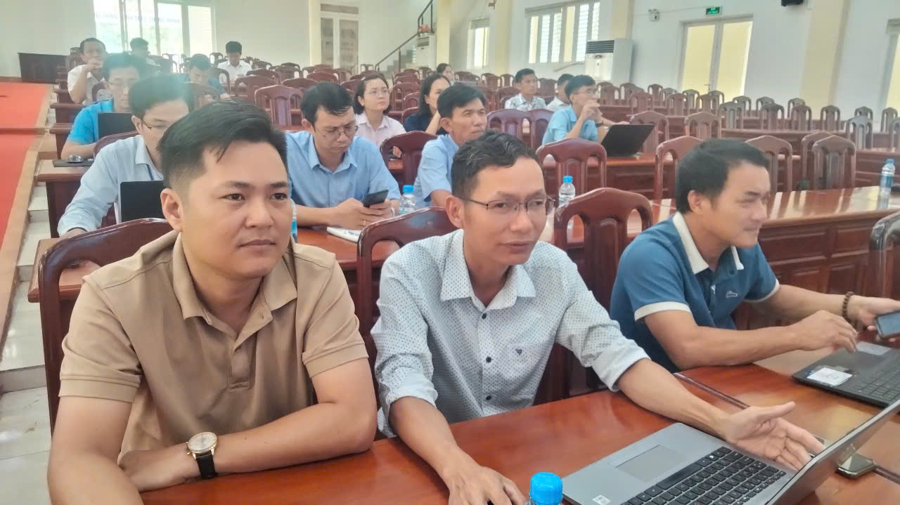 01 chon thanh tham gia hoi nghi tap huan trien khai he thong dung chung tren dia ban tinh