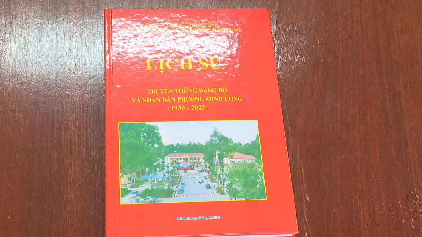 02 ra mat cuon lic su dang bo phuong mimh long