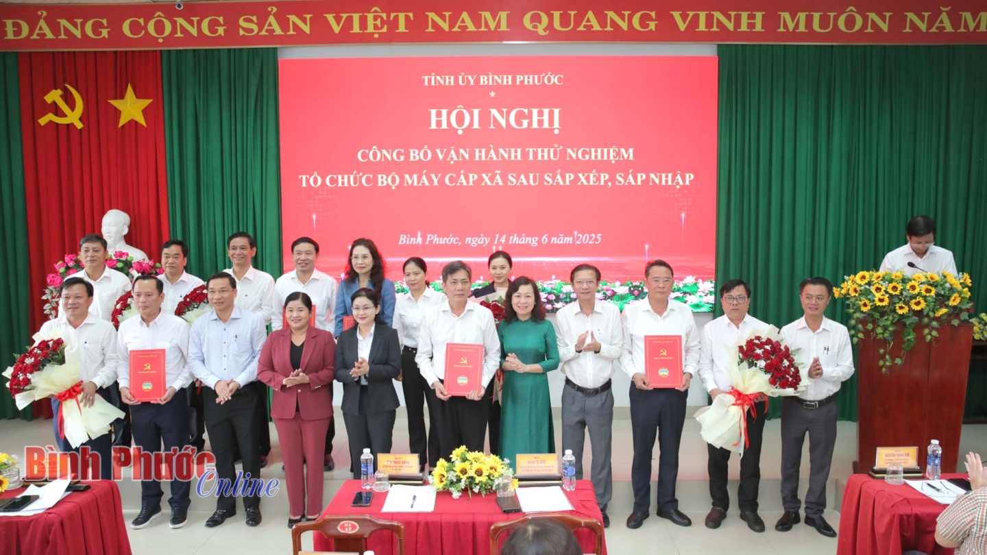 04 hoi nghi cong bo van hanh thu nghiem to chuc bo may cap xa sau sap xep