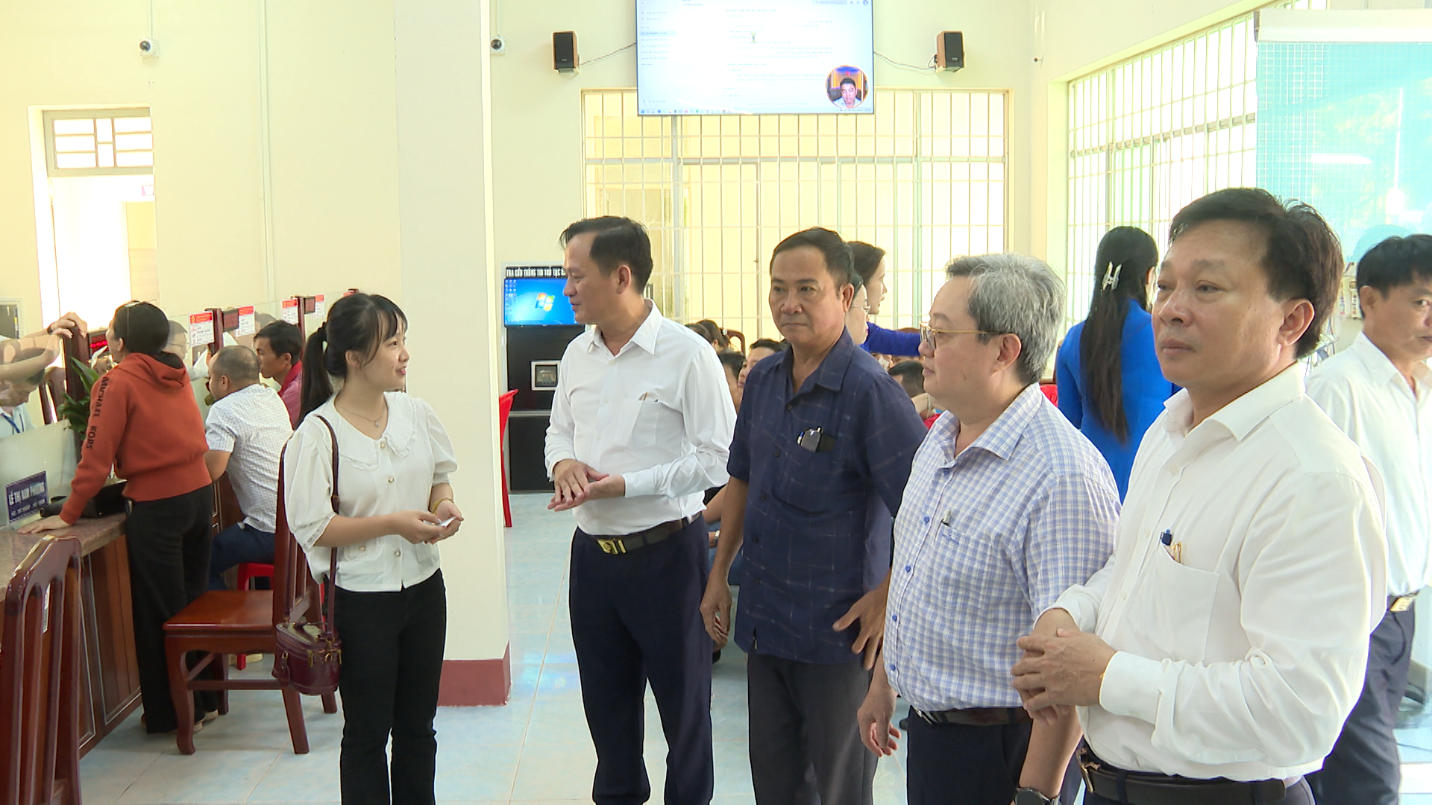 06 le ra mat trung tam phuc vu hanh chinh cong phuong chon thanh