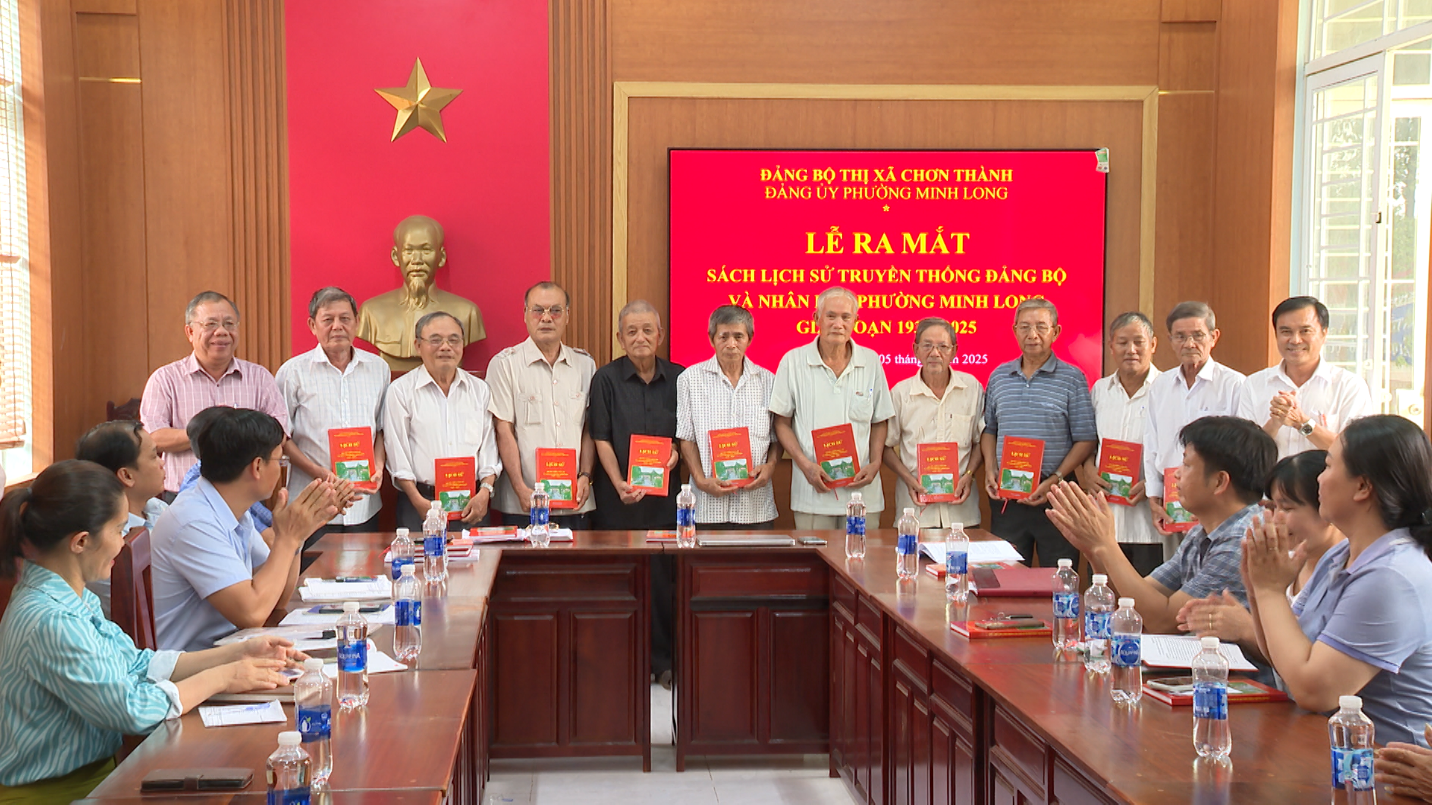 06 ra mat cuon lic su dang bo phuong mimh long